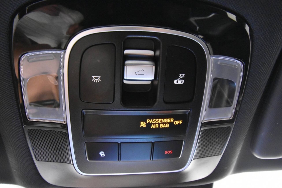 2022 Hyundai Santa Cruz Limited AWD 4dr Crew Cab 4.3ft SB, White, Mileage: 83,811 - photo 31