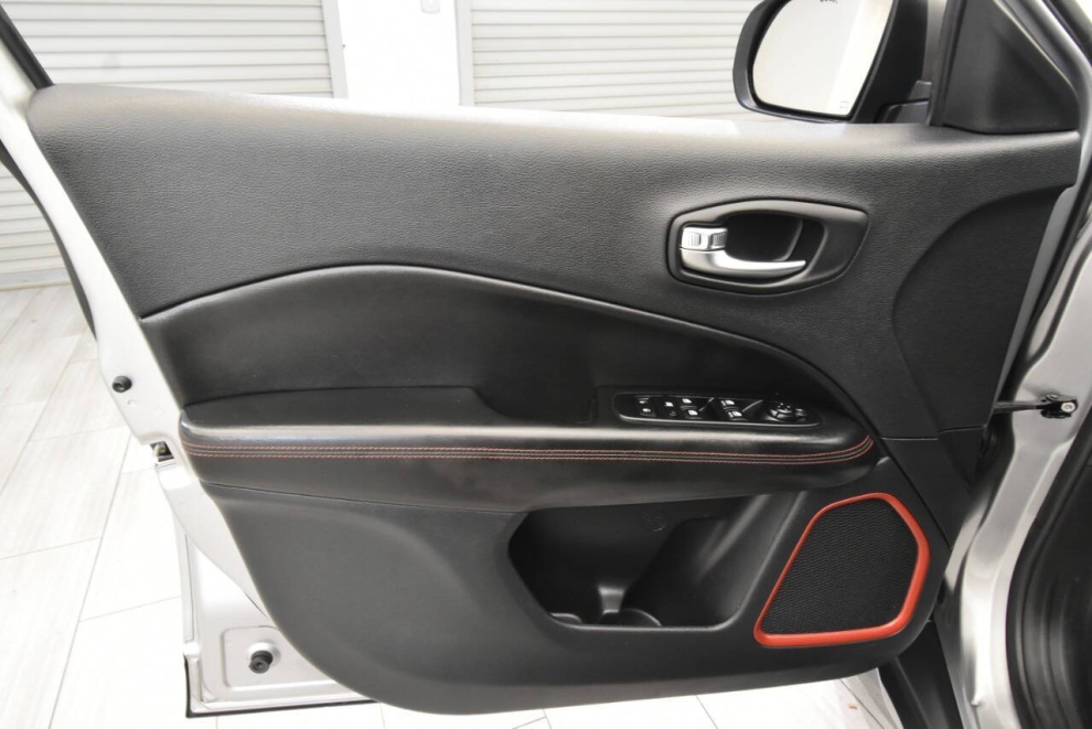 2020 Jeep Compass Trailhawk 4x4 4dr SUV, Silver, Mileage: 94,412 - photo 11