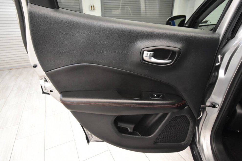 2020 Jeep Compass Trailhawk 4x4 4dr SUV, Silver, Mileage: 94,412 - photo 13
