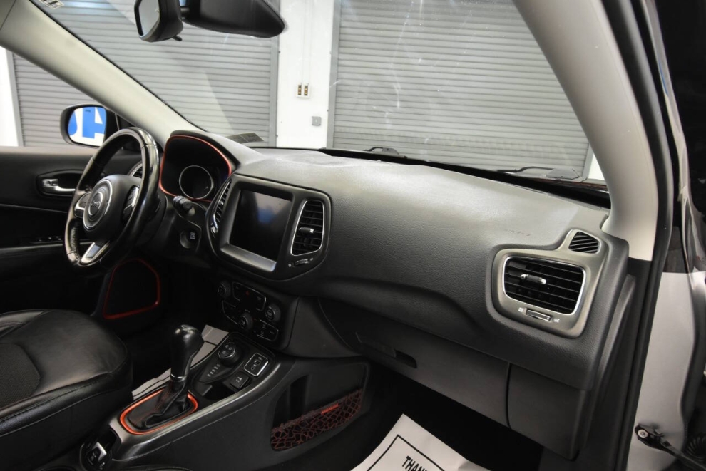 2020 Jeep Compass Trailhawk 4x4 4dr SUV, Silver, Mileage: 94,412 - photo 14