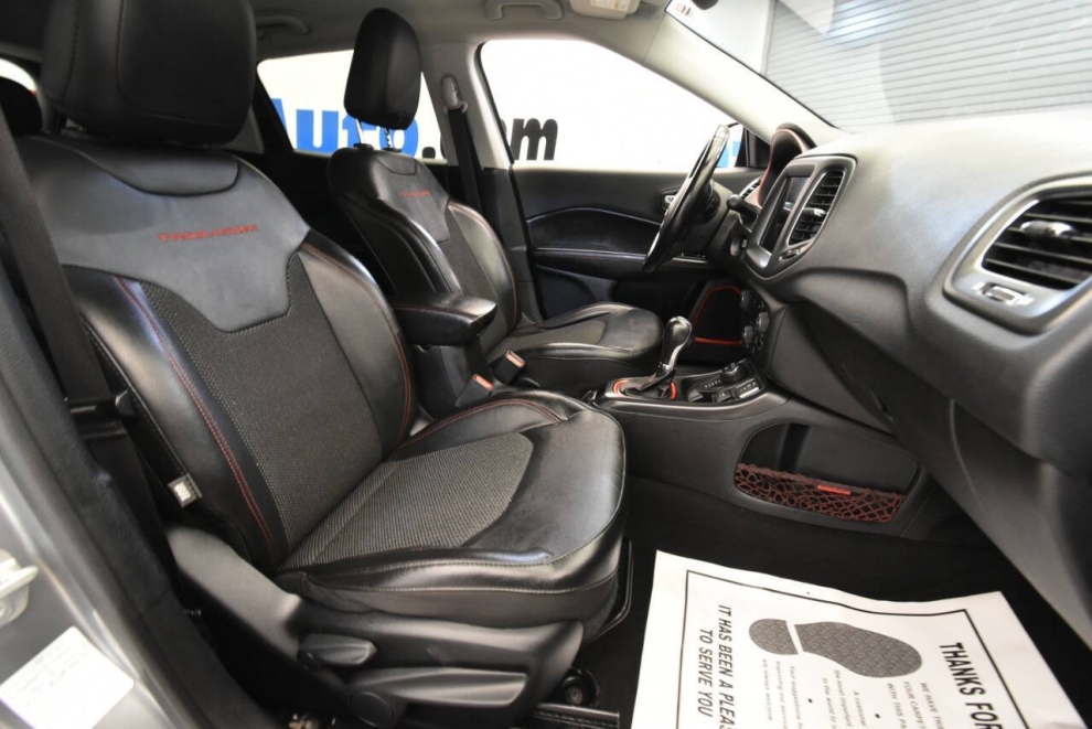 2020 Jeep Compass Trailhawk 4x4 4dr SUV, Silver, Mileage: 94,412 - photo 15