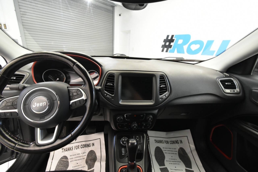 2020 Jeep Compass Trailhawk 4x4 4dr SUV, Silver, Mileage: 94,412 - photo 17