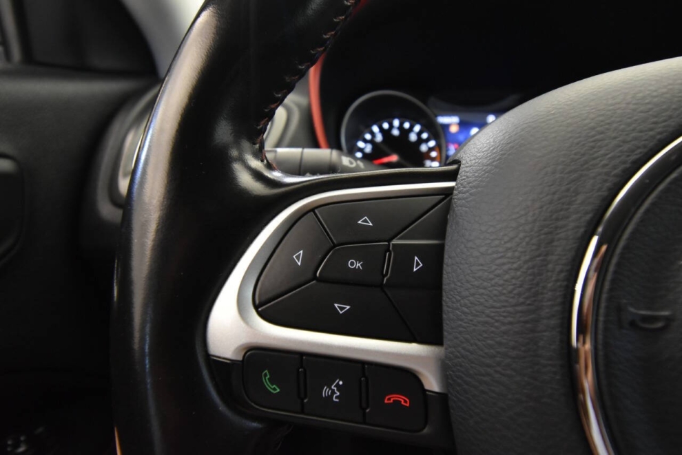 2020 Jeep Compass Trailhawk 4x4 4dr SUV, Silver, Mileage: 94,412 - photo 25