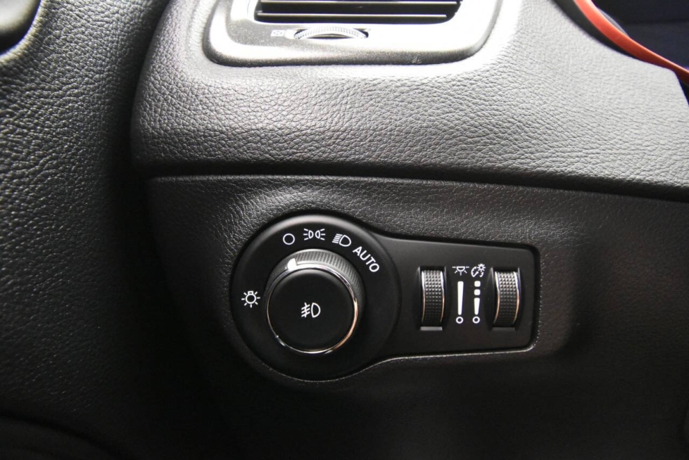 2020 Jeep Compass Trailhawk 4x4 4dr SUV, Silver, Mileage: 94,412 - photo 28