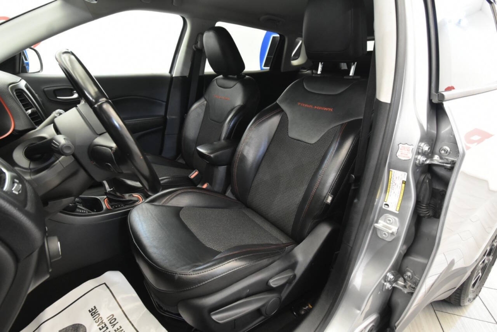 2020 Jeep Compass Trailhawk 4x4 4dr SUV, Silver, Mileage: 94,412 - photo 9