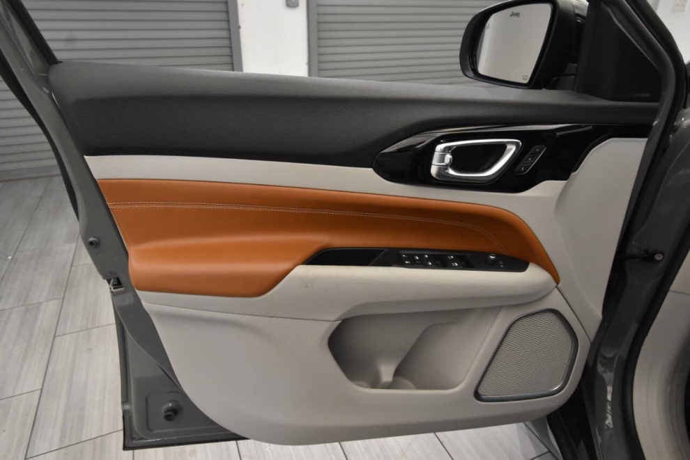 2022 Jeep Compass Limited, Gray, Mileage: 29,678 - photo 11