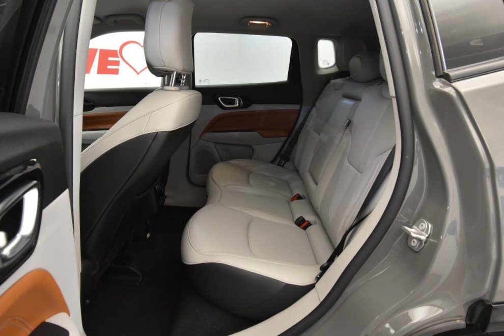 2022 Jeep Compass Limited, Gray, Mileage: 29,678 - photo 12