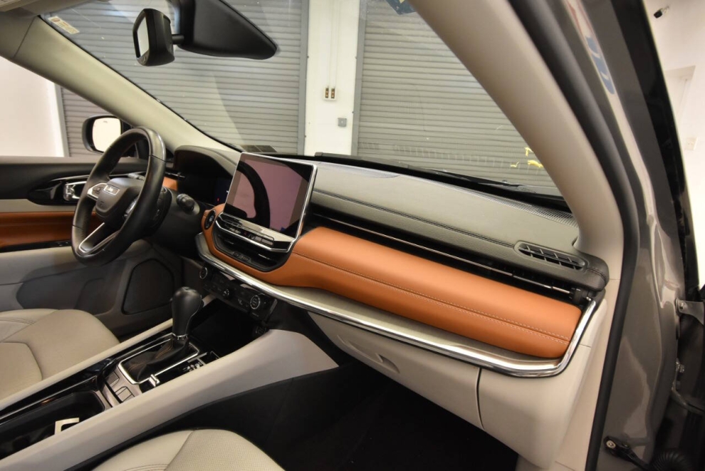 2022 Jeep Compass Limited, Gray, Mileage: 29,678 - photo 14