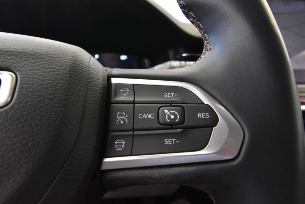 2022 Jeep Compass Limited, Gray, Mileage: 29,678 - photo 25