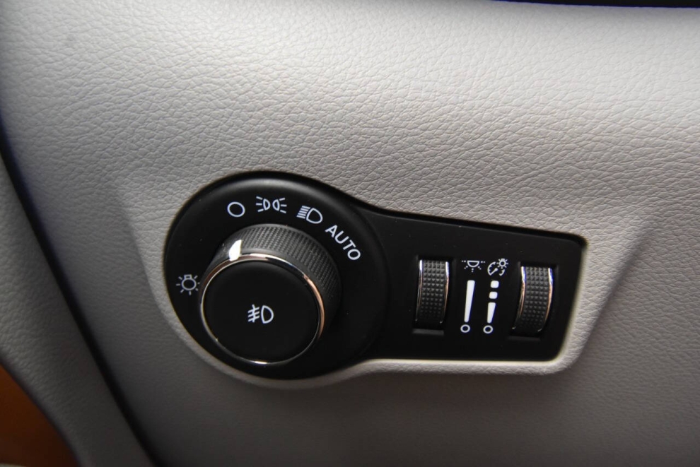2022 Jeep Compass Limited, Gray, Mileage: 29,678 - photo 27