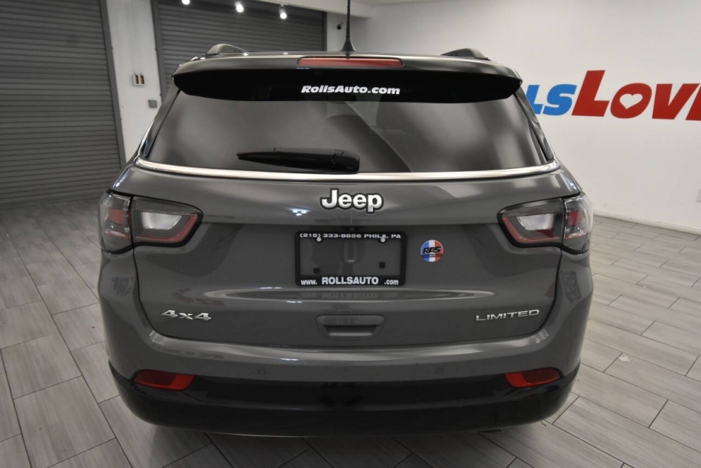 2022 Jeep Compass Limited, Gray, Mileage: 29,678 - photo 3