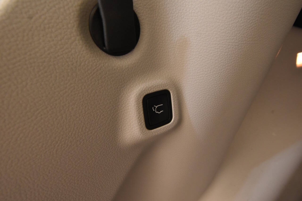 2022 Jeep Compass Limited, Gray, Mileage: 29,678 - photo 32