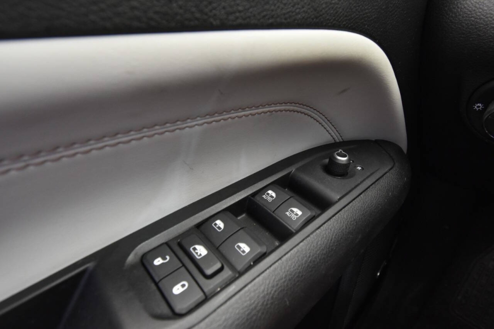 2022 Jeep Compass Limited, Blue, Mileage: 28,325 - photo 29