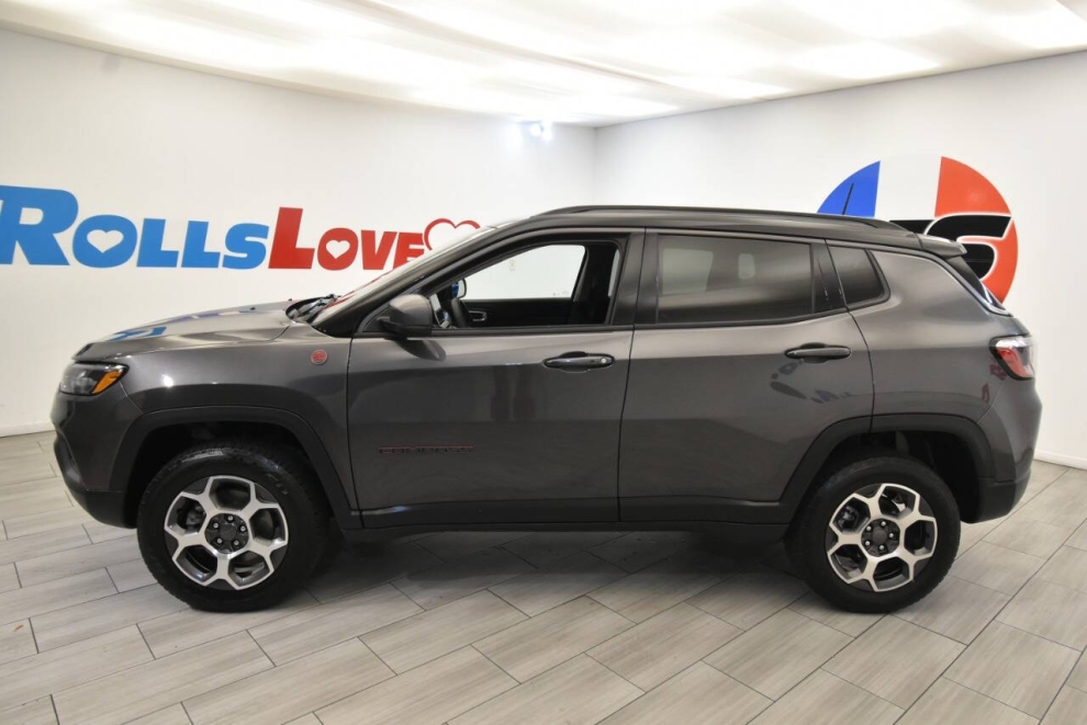 2022 Jeep Compass Trailhawk 4x4 4dr SUV, Gray, Mileage: 31,573 - photo 1