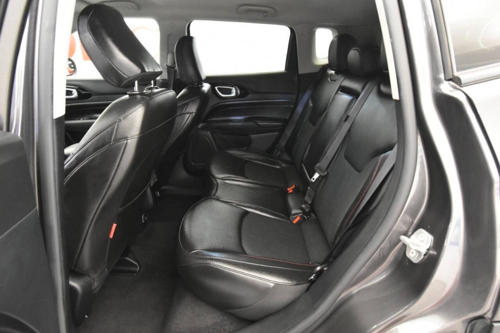 2022 Jeep Compass Trailhawk 4x4 4dr SUV, Gray, Mileage: 31,573 - photo 12