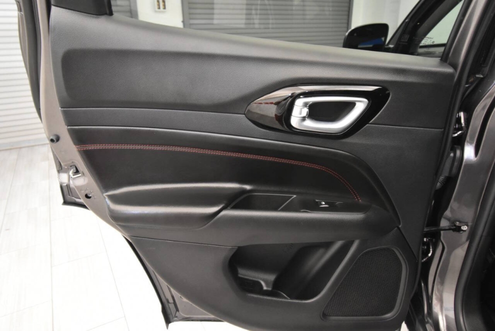 2022 Jeep Compass Trailhawk 4x4 4dr SUV, Gray, Mileage: 31,573 - photo 13
