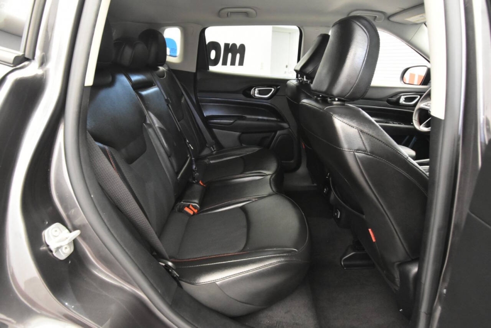 2022 Jeep Compass Trailhawk 4x4 4dr SUV, Gray, Mileage: 31,573 - photo 16