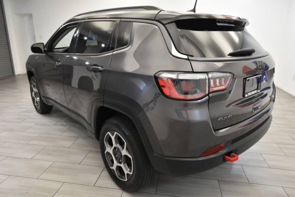 2022 Jeep Compass Trailhawk 4x4 4dr SUV, Gray, Mileage: 31,573 - photo 2