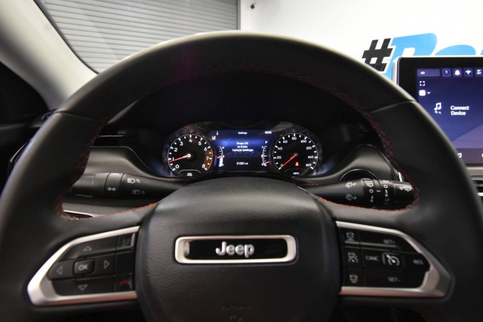 2022 Jeep Compass Trailhawk 4x4 4dr SUV, Gray, Mileage: 31,573 - photo 23