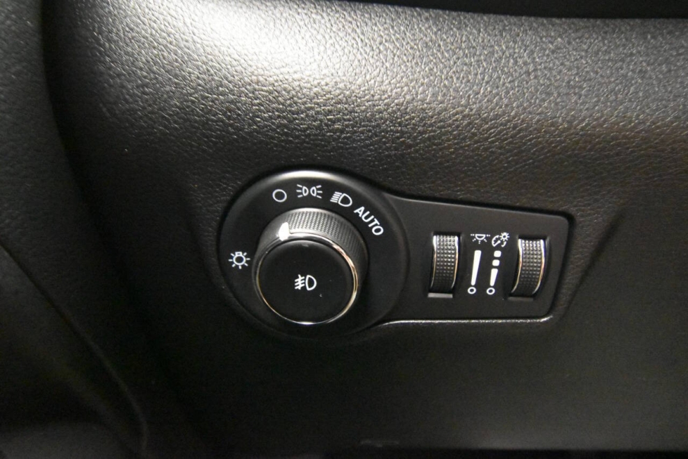 2022 Jeep Compass Trailhawk 4x4 4dr SUV, Gray, Mileage: 31,573 - photo 26