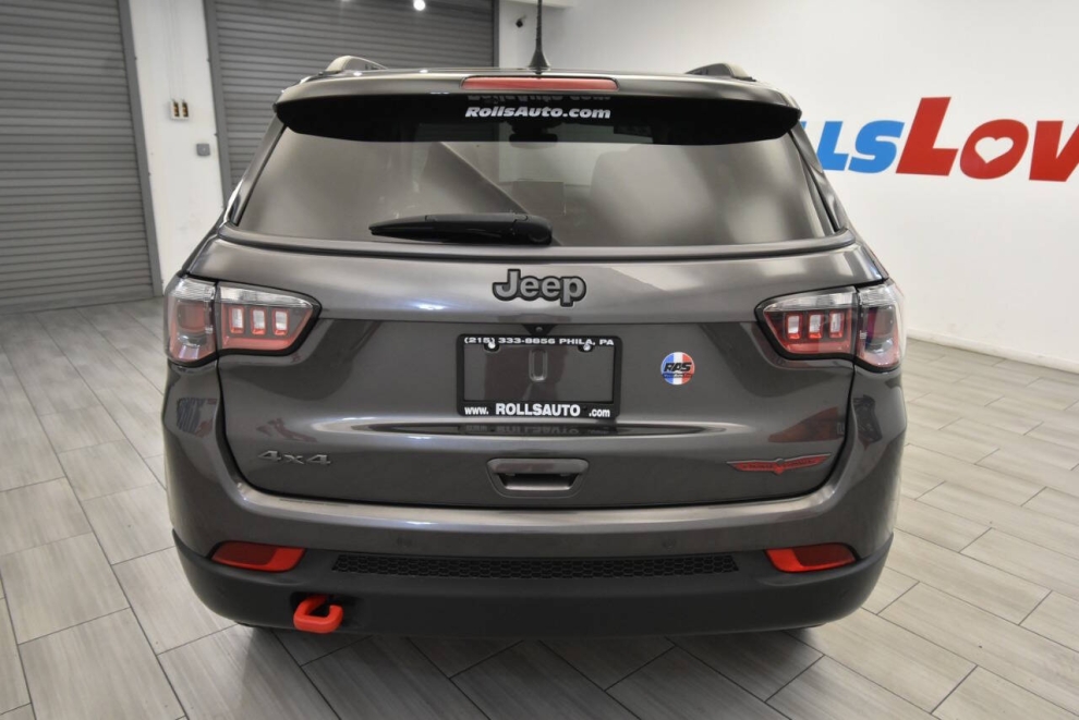 2022 Jeep Compass Trailhawk 4x4 4dr SUV, Gray, Mileage: 31,573 - photo 3