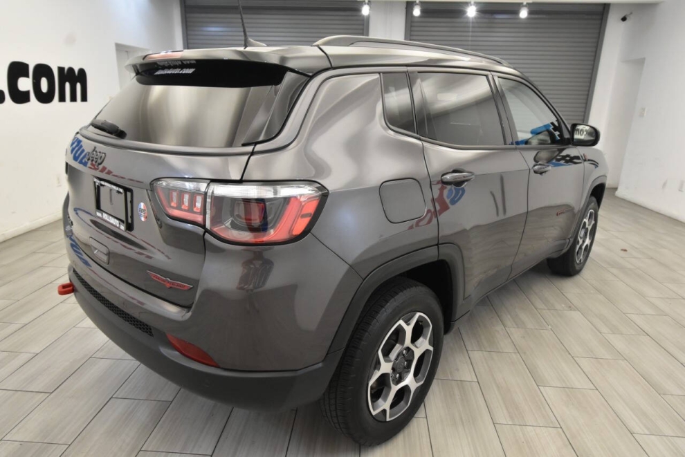 2022 Jeep Compass Trailhawk 4x4 4dr SUV, Gray, Mileage: 31,573 - photo 4