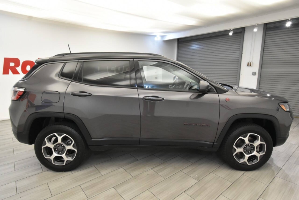 2022 Jeep Compass Trailhawk 4x4 4dr SUV, Gray, Mileage: 31,573 - photo 5