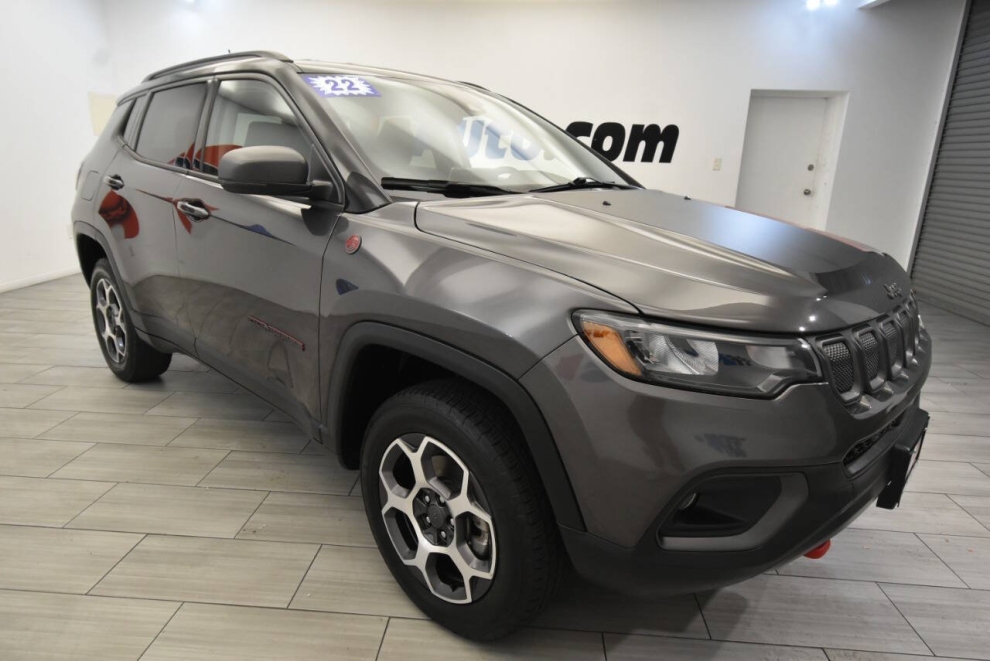 2022 Jeep Compass Trailhawk 4x4 4dr SUV, Gray, Mileage: 31,573 - photo 6