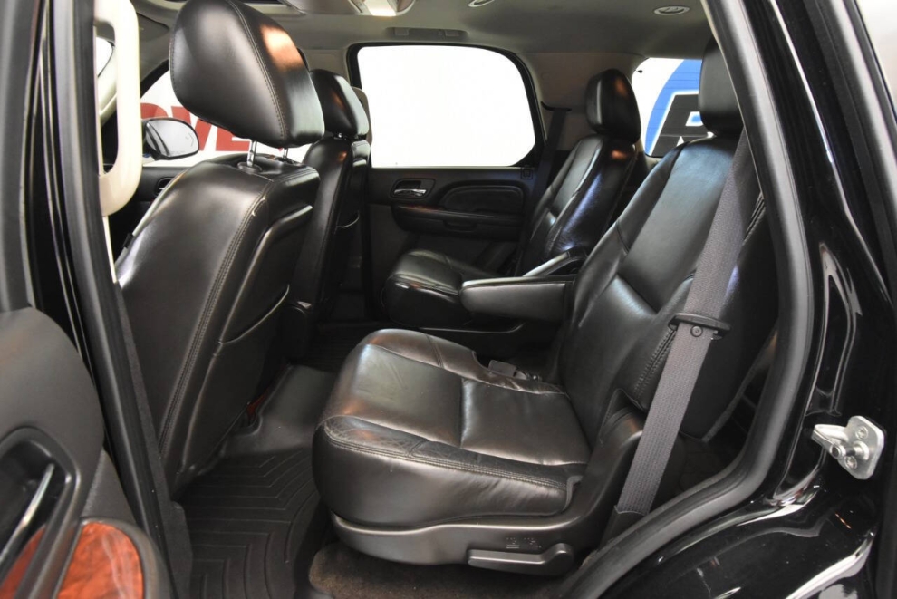 2011 Cadillac Escalade Luxury AWD 4dr SUV, Black, Mileage: 103,772 - photo 12
