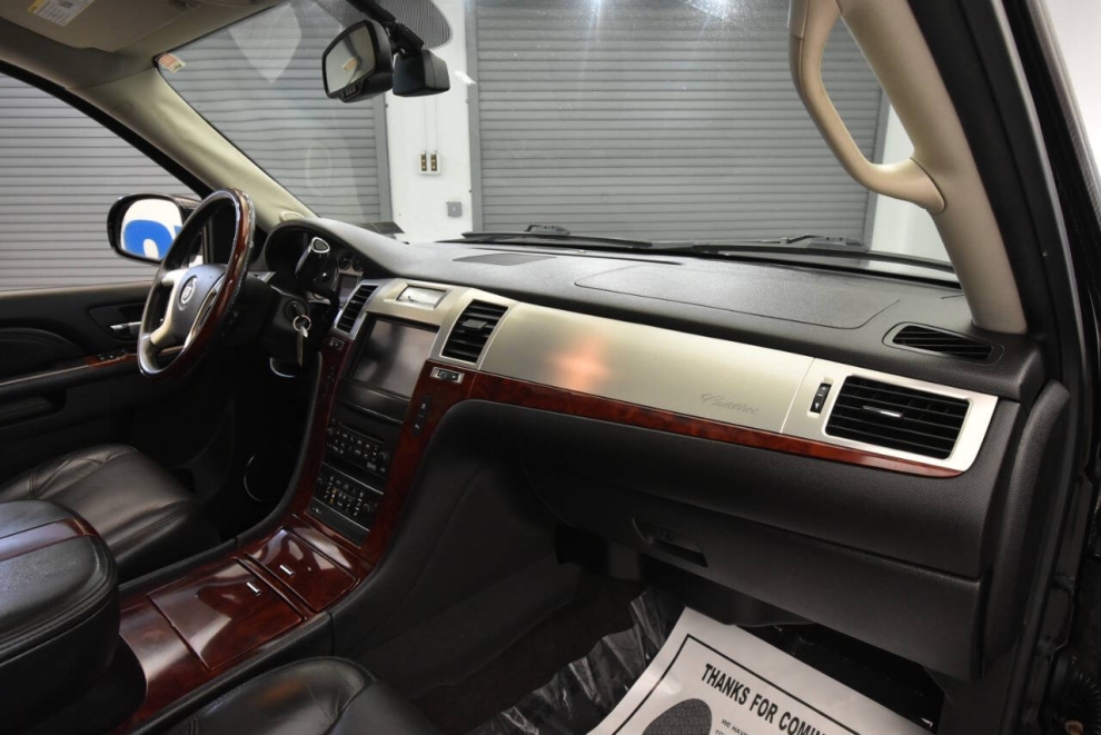 2011 Cadillac Escalade Luxury AWD 4dr SUV, Black, Mileage: 103,772 - photo 14