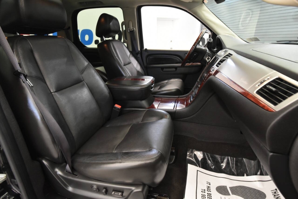 2011 Cadillac Escalade Luxury AWD 4dr SUV, Black, Mileage: 103,772 - photo 15