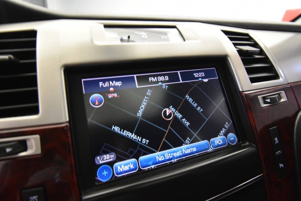 2011 Cadillac Escalade Luxury AWD 4dr SUV, Black, Mileage: 103,772 - photo 22