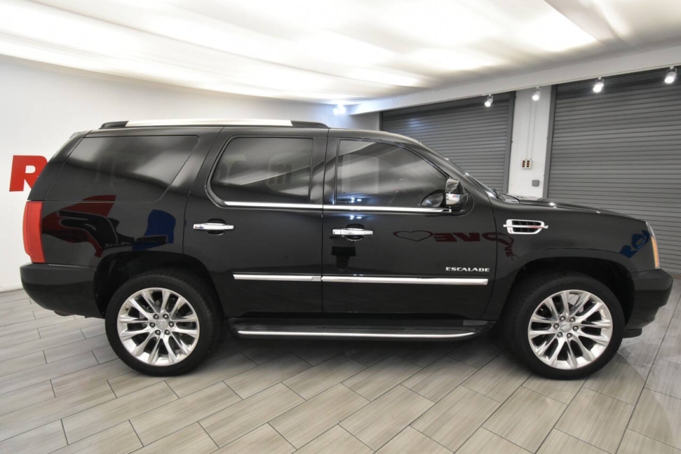2011 Cadillac Escalade Luxury AWD 4dr SUV, Black, Mileage: 103,772 - photo 5