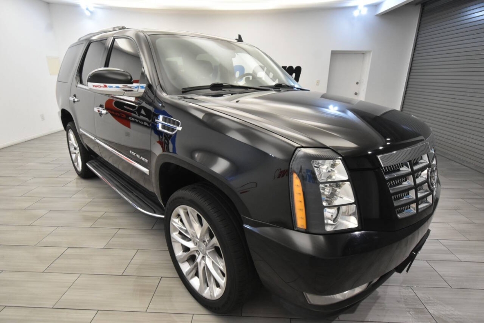 2011 Cadillac Escalade Luxury AWD 4dr SUV, Black, Mileage: 103,772 - photo 6