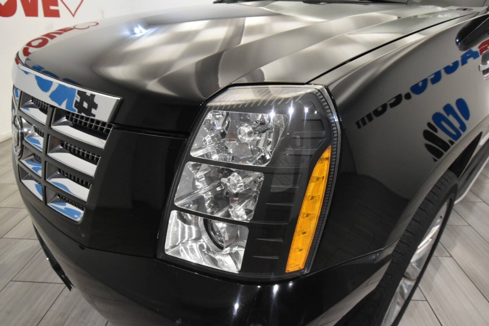 2011 Cadillac Escalade Luxury AWD 4dr SUV, Black, Mileage: 103,772 - photo 7