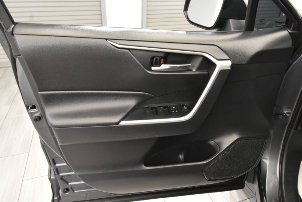 2021 Toyota RAV4 XLE AWD 4dr SUV, Gray, Mileage: 88,371 - photo 11
