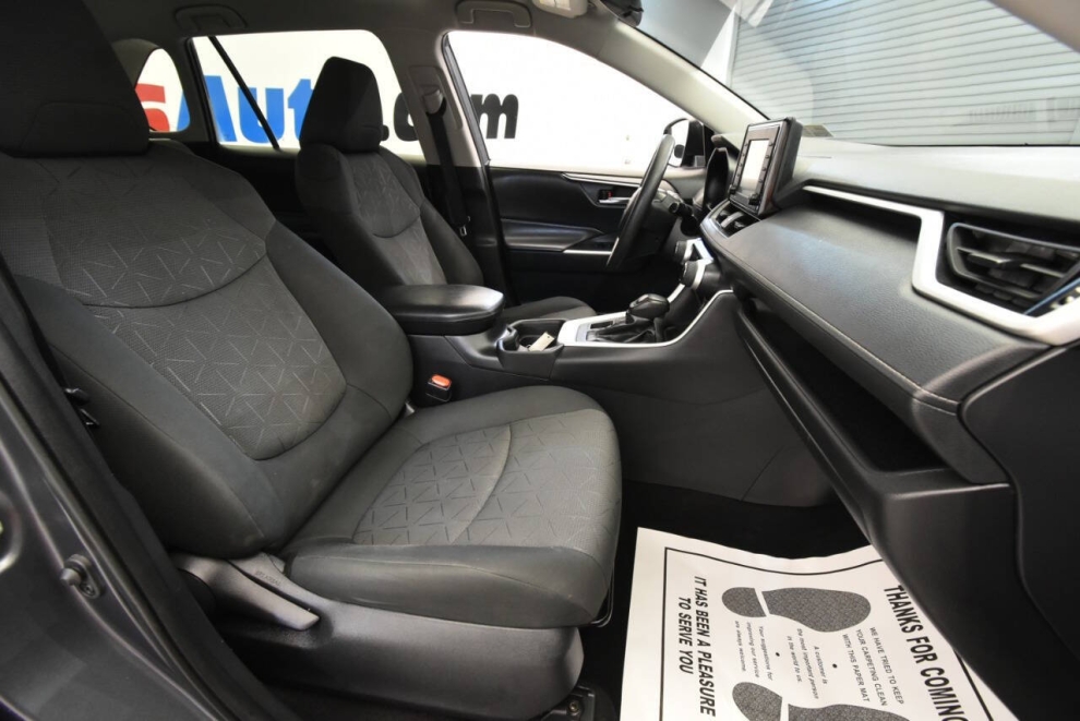 2021 Toyota RAV4 XLE AWD 4dr SUV, Gray, Mileage: 88,371 - photo 15