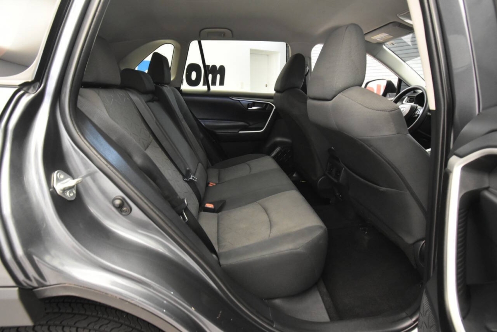 2021 Toyota RAV4 XLE AWD 4dr SUV, Gray, Mileage: 88,371 - photo 16