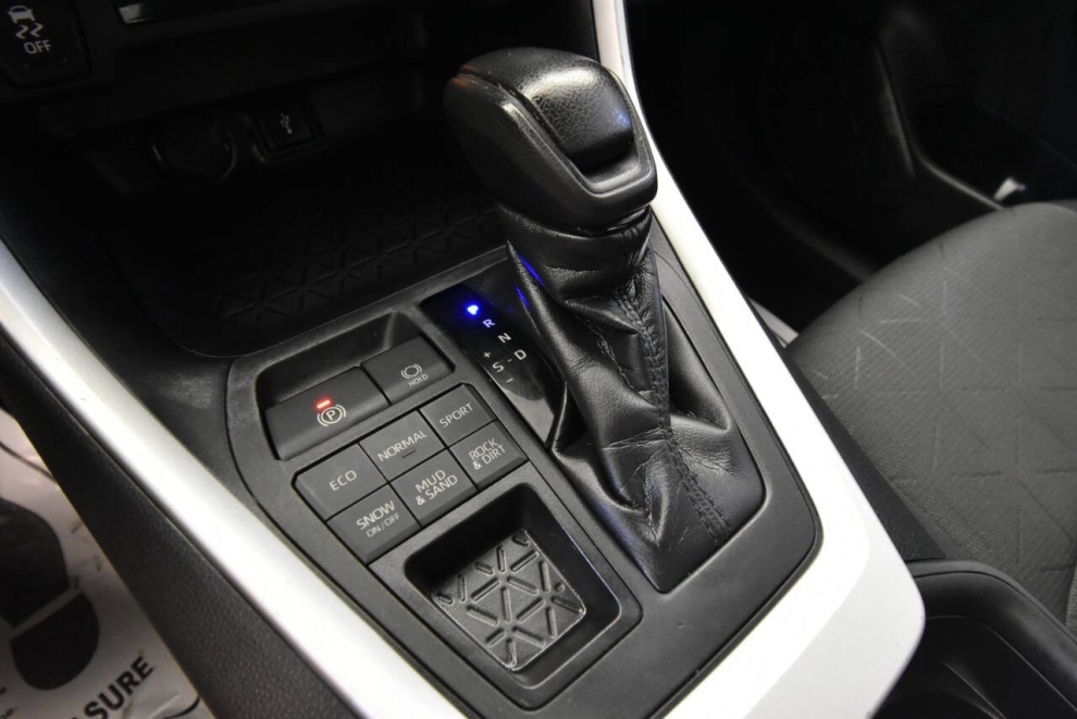 2021 Toyota RAV4 XLE AWD 4dr SUV, Gray, Mileage: 88,371 - photo 19