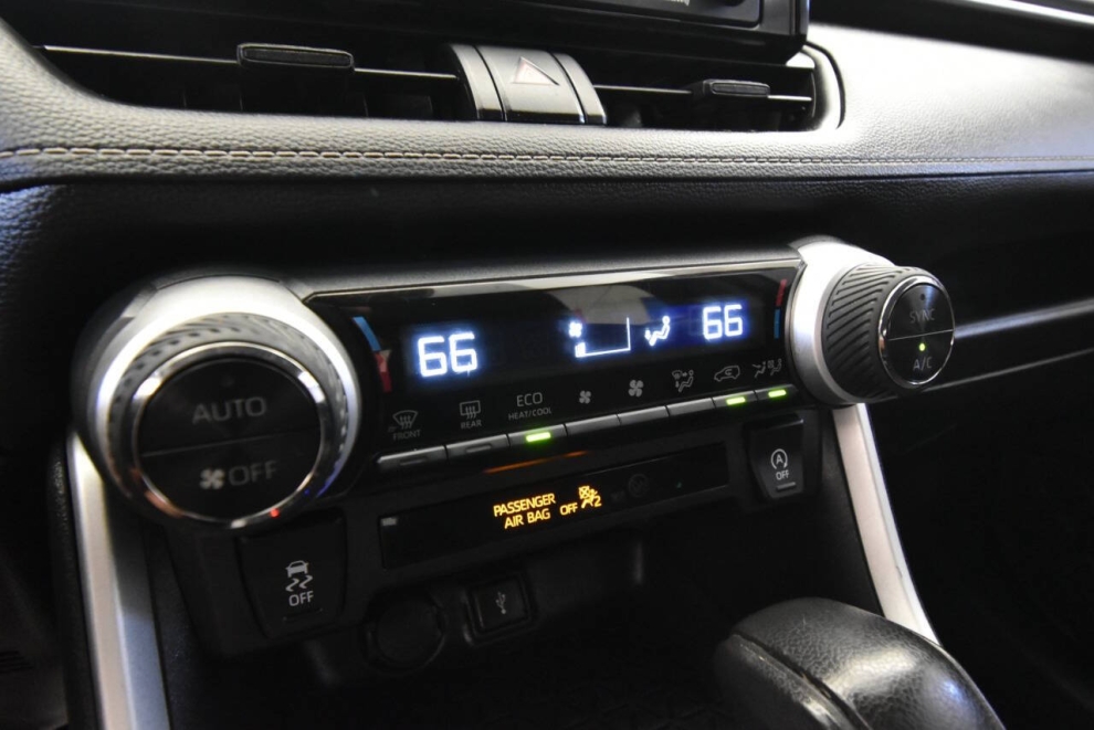 2021 Toyota RAV4 XLE AWD 4dr SUV, Gray, Mileage: 88,371 - photo 20