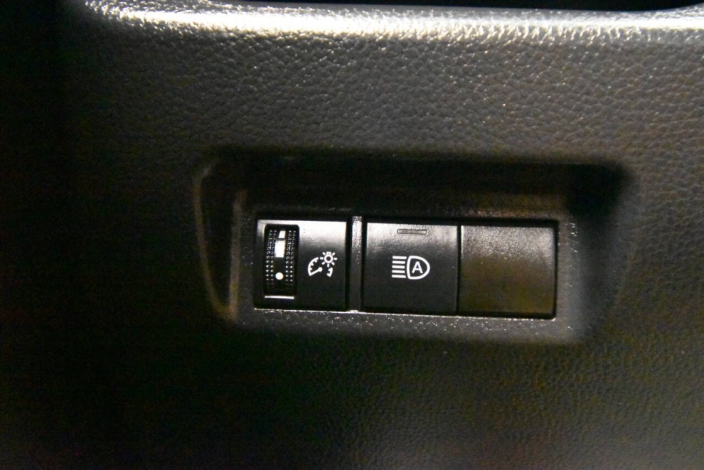 2021 Toyota RAV4 XLE AWD 4dr SUV, Gray, Mileage: 88,371 - photo 27