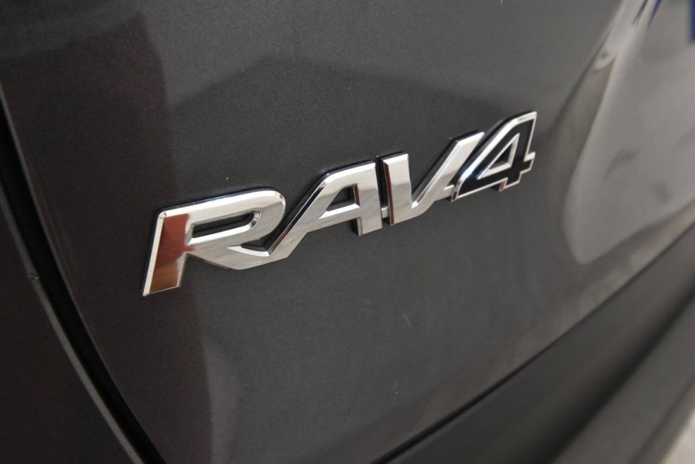 2021 Toyota RAV4 XLE AWD 4dr SUV, Gray, Mileage: 88,371 - photo 29