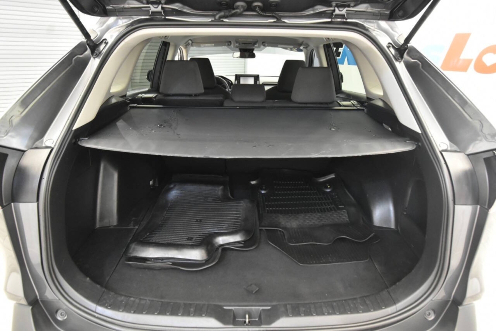 2021 Toyota RAV4 XLE AWD 4dr SUV, Gray, Mileage: 88,371 - photo 31