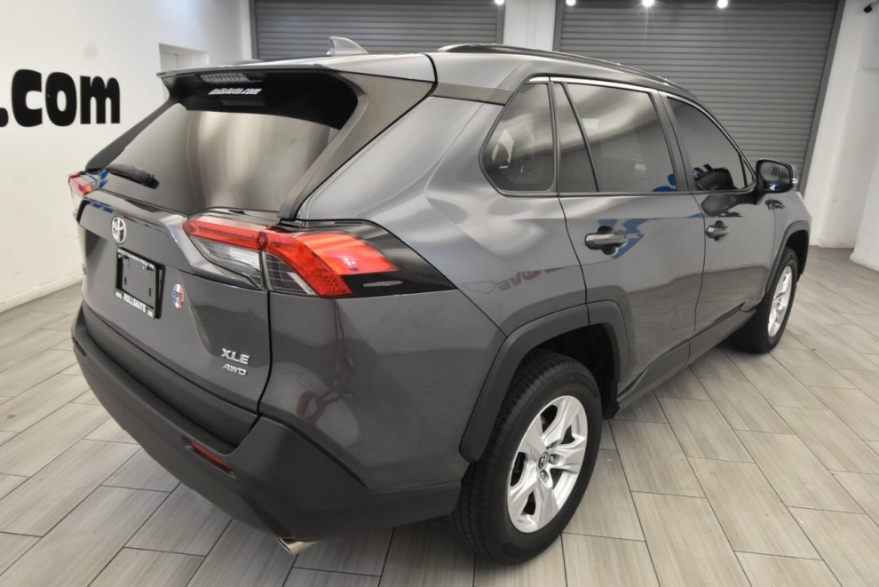 2021 Toyota RAV4 XLE AWD 4dr SUV, Gray, Mileage: 88,371 - photo 4