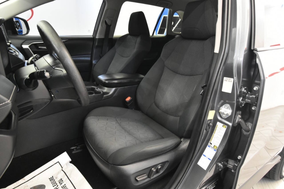 2021 Toyota RAV4 XLE AWD 4dr SUV, Gray, Mileage: 88,371 - photo 9