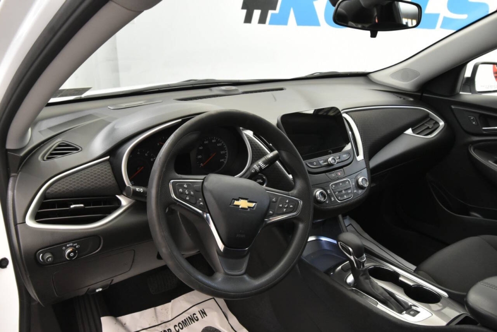 2023 Chevrolet Malibu LT 4dr Sedan w/1LT, White, Mileage: 94,688 - photo 10