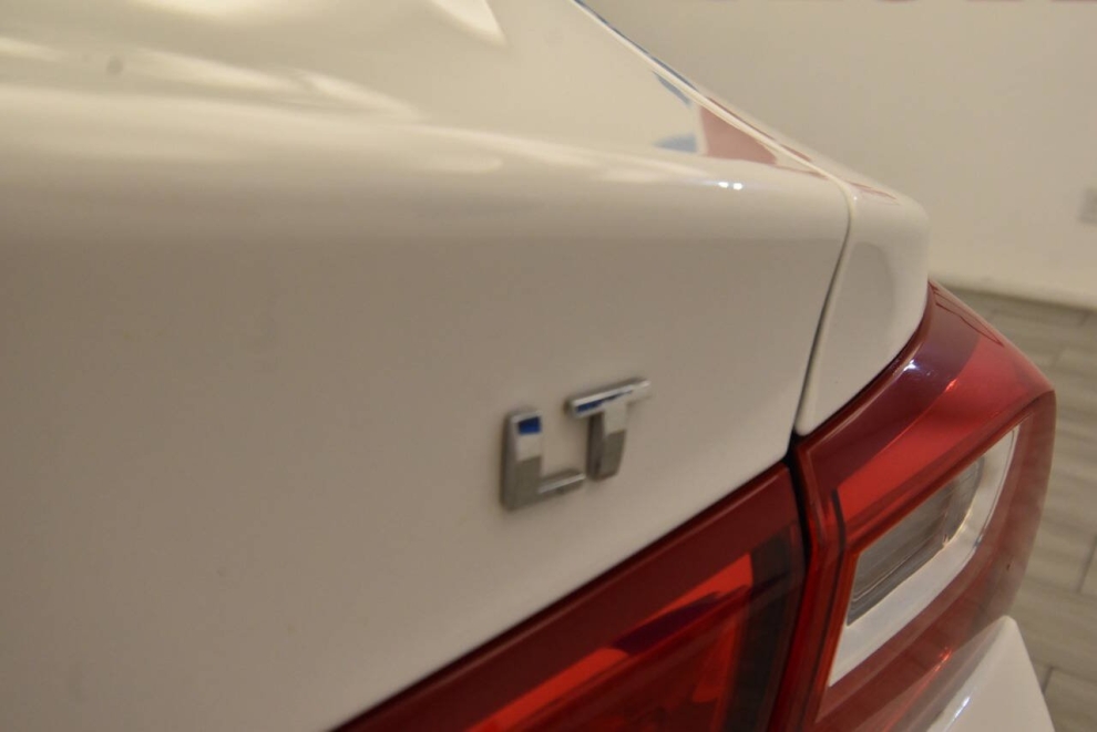 2023 Chevrolet Malibu LT 4dr Sedan w/1LT, White, Mileage: 94,688 - photo 30