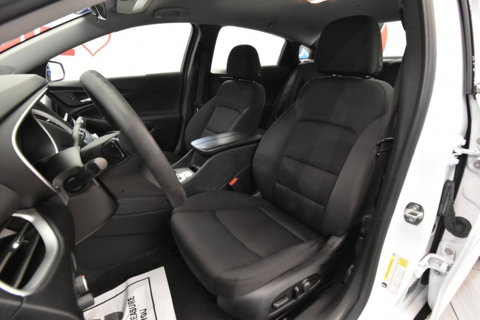 2023 Chevrolet Malibu LT 4dr Sedan w/1LT, White, Mileage: 94,688 - photo 9
