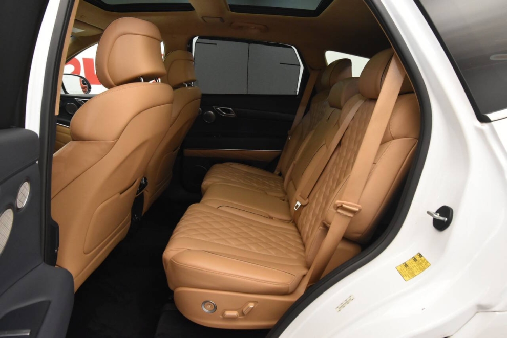 2021 Genesis GV80 3.5T, White, Mileage: 69,650 - photo 12