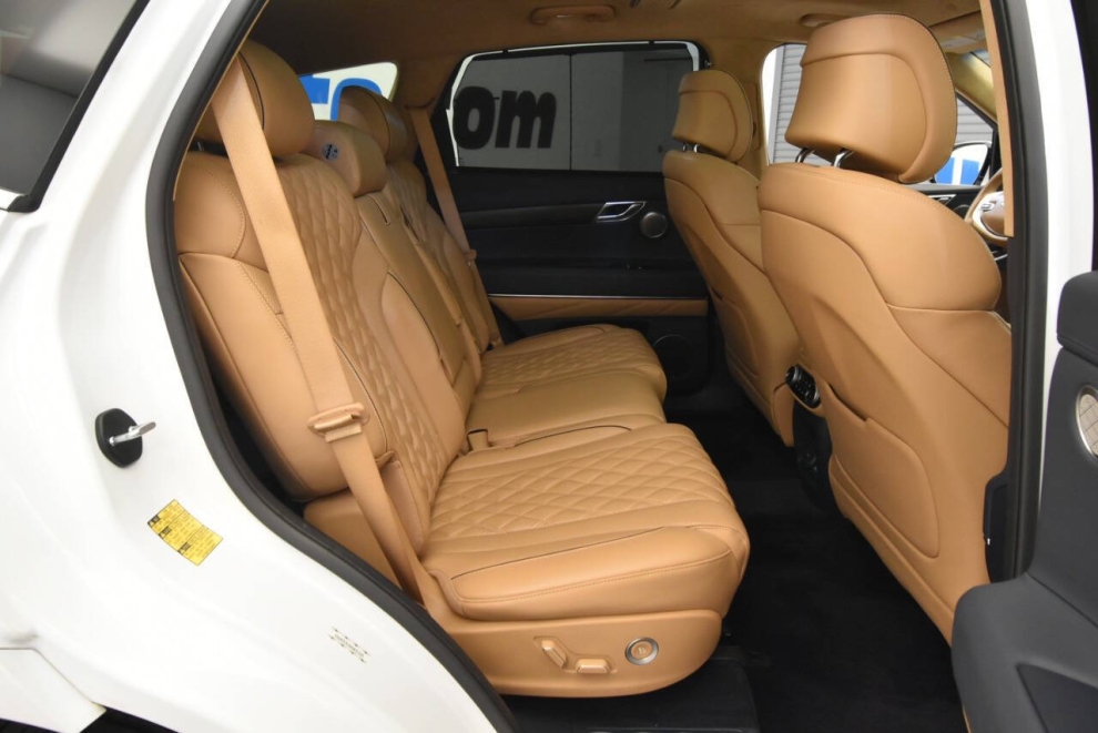 2021 Genesis GV80 3.5T, White, Mileage: 69,650 - photo 16